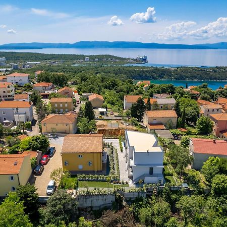 Appartments Adriatic Omisalj Bagian luar foto