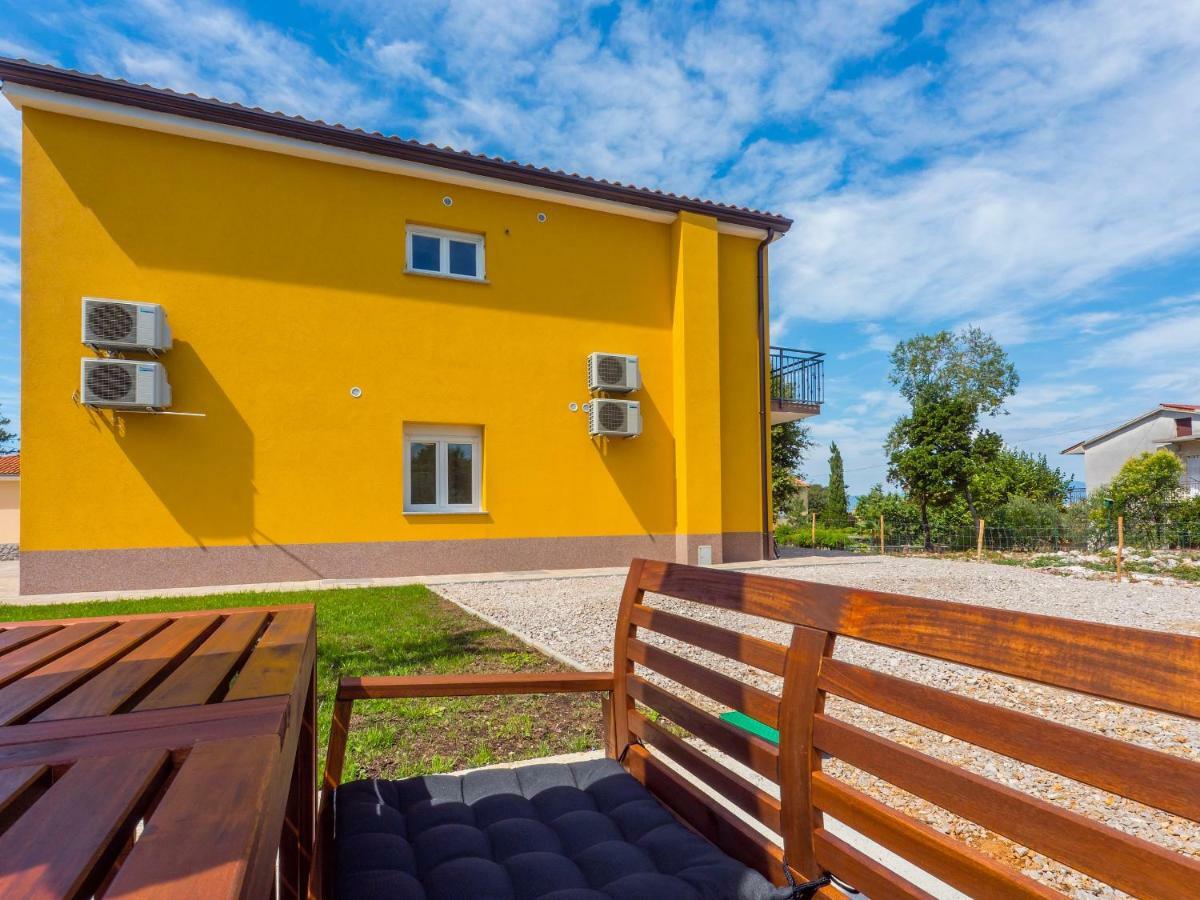 Appartments Adriatic Omisalj Bagian luar foto
