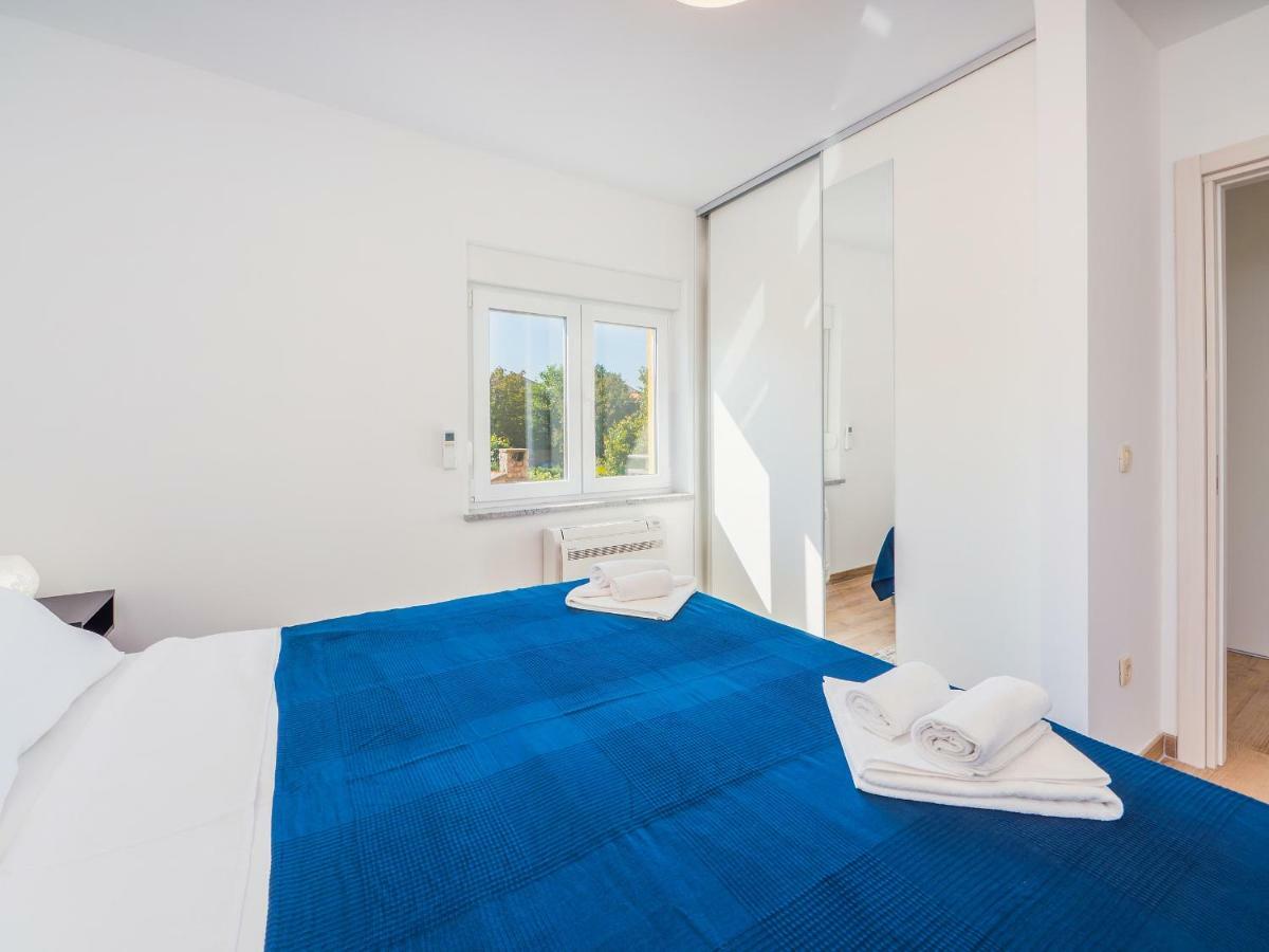Appartments Adriatic Omisalj Bagian luar foto